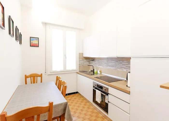 Large With Balcony - 2 Bedrooms Апартаменты Болонья