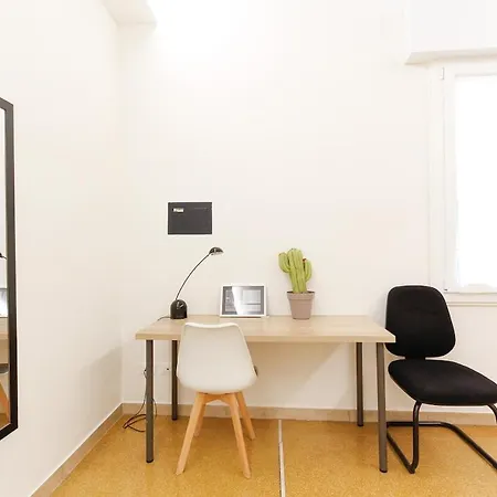 Large With Balcony - 2 Bedrooms 公寓 *