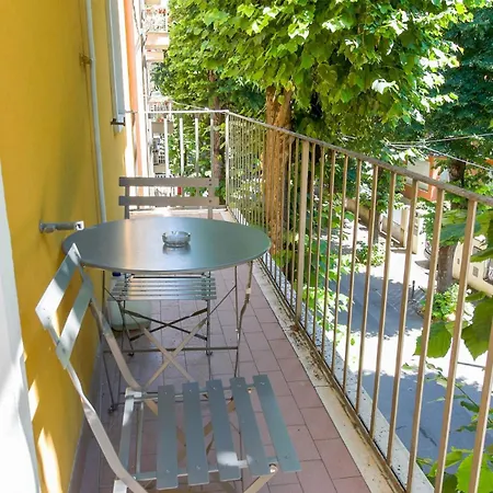 Large With Balcony - 2 Bedrooms 公寓 *