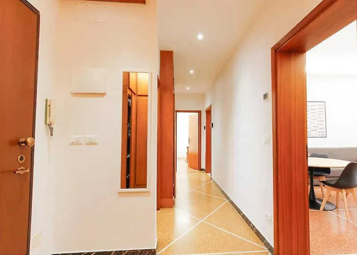 아파트 Large With Balcony - 2 Bedrooms