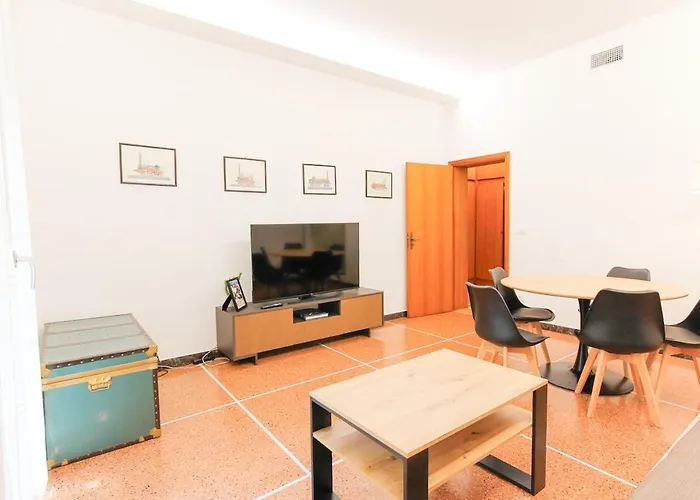 Large With Balcony - 2 Bedrooms * 볼로냐