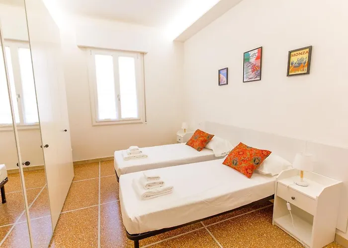 Large With Balcony - 2 Bedrooms Lejlighed Bologna