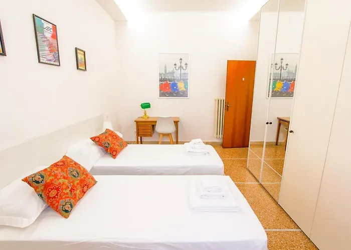 Large With Balcony - 2 Bedrooms * 볼로냐