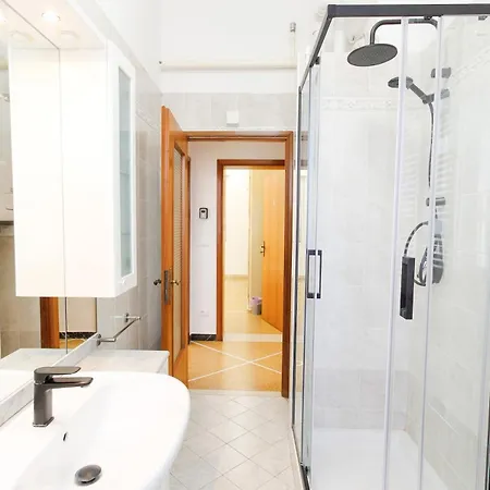 Large With Balcony - 2 Bedrooms Bologna