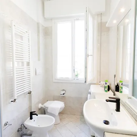 Large With Balcony - 2 Bedrooms Lejlighed Bologna