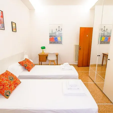 Large With Balcony - 2 Bedrooms * Bologna